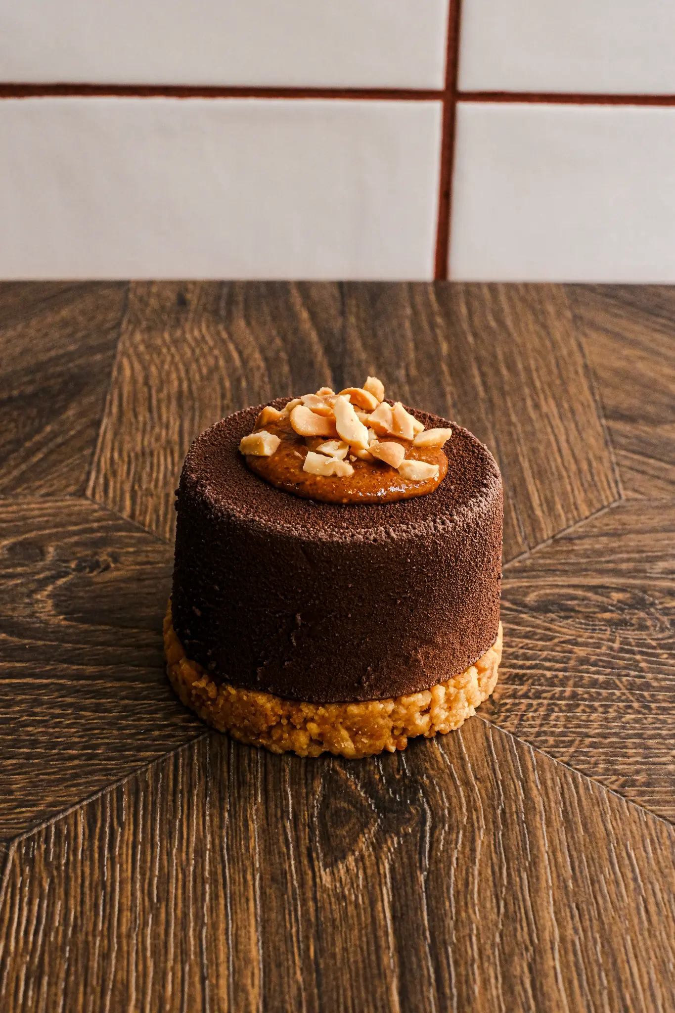 Snickers maison, dessert gourmand chocolat et cacahuètes caramélisées du Lab 121 Bordeaux